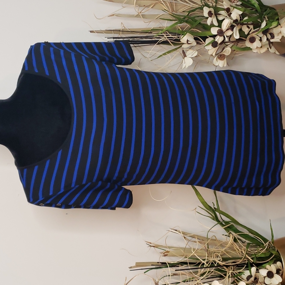 Womens shirt size: medium